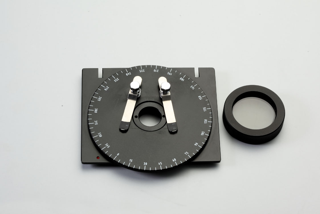 POLARISER ANALYSER WITH STAGE